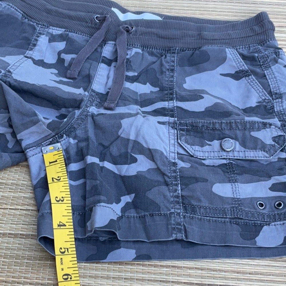 Sonoma Goods For Life Gray Camouflage Women's Shorts Size 4 - Picture 5 of 11